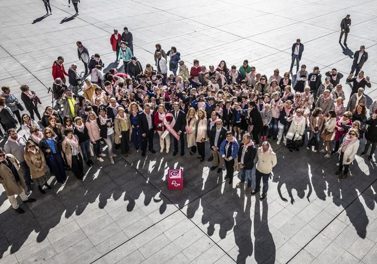 Concentración celebrada el pasado viernes en la plaza del ayuntamiento.