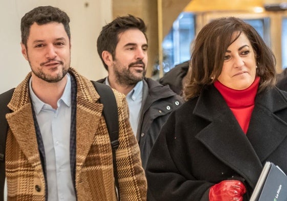 Raúl Díaz y Álex Dorado, con la todavía secretaria general, Concha Andreu.