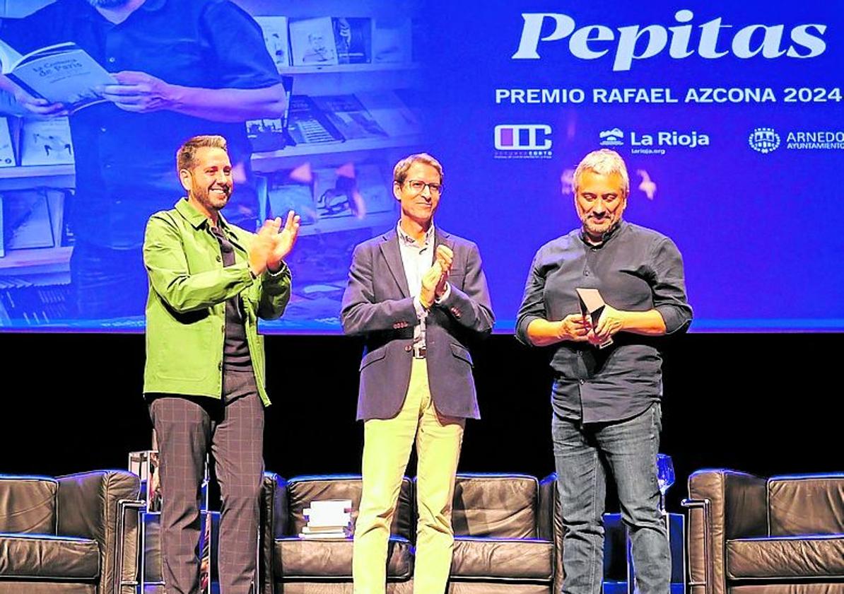 Alcalde arnedano y presidente riojano entregaron el premio a Pepitas.