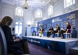 Jairo Miguel Torres (Colombia), Anahí Cárcamo (Chile), Walter Arizaga (Bolivia) e Isabel Díez Vial (Unir), durante la jornada de ayer en el Círculo Logroñés.