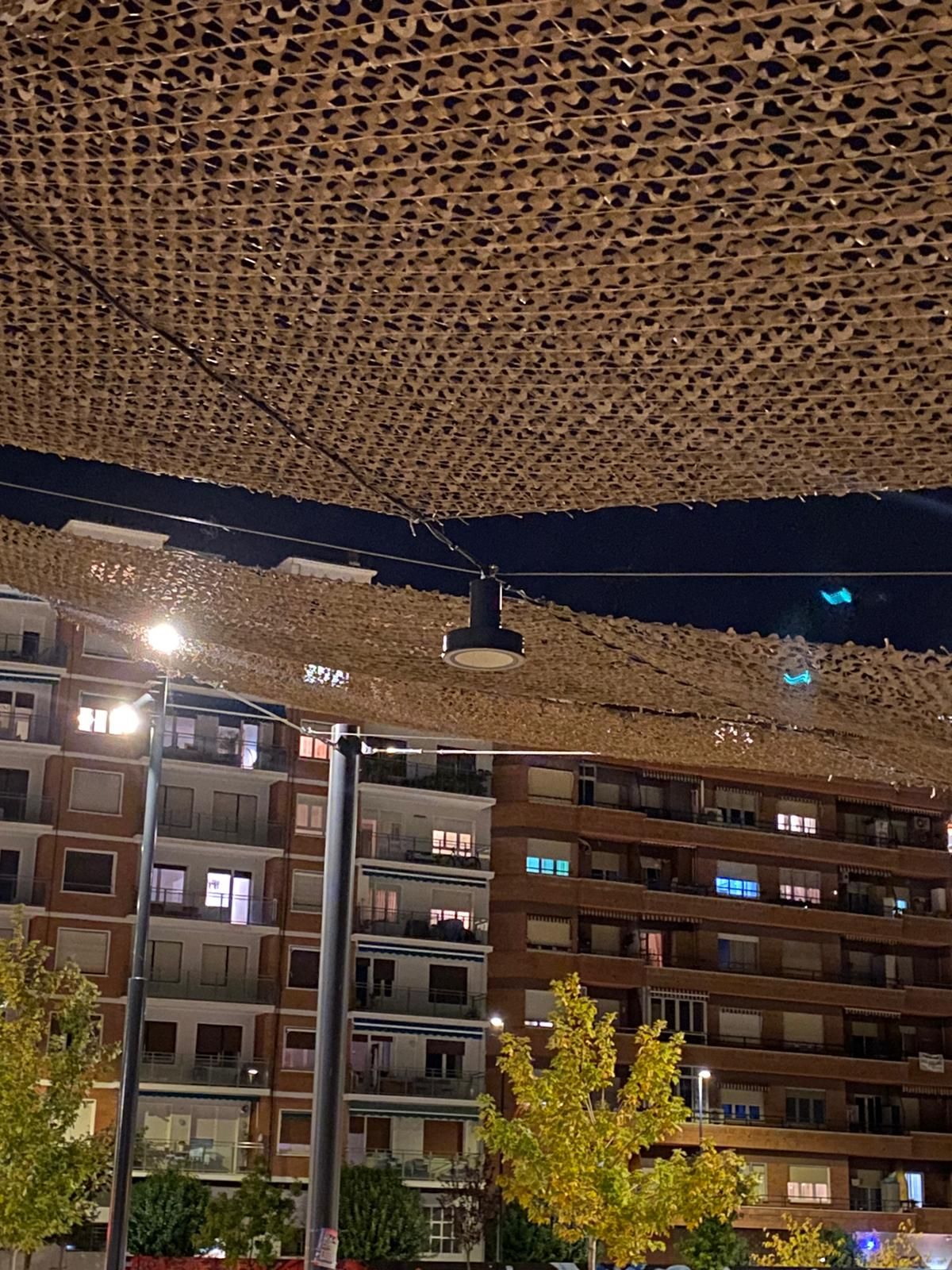 Imagen secundaria 2 - La pérgola con luminarias del parque Princesa Leonor ni luce ni cumple