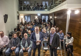 Pepe Álvarez, este viernes en Logroño junto a los delegados de UGT.