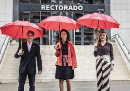 De izquierda a derecha, Emilio Jiménez, Sandra Peña y Eva Sanz, candidatos a rector de la Universidad de La Rioja que se verán las caras en las urnas el próximo 7 de noviembre.