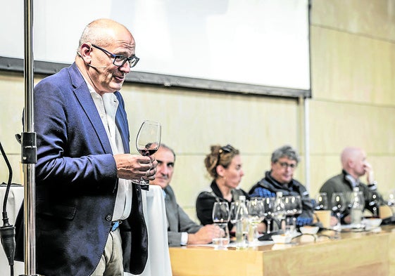 Pedro Ballesteros, Rodolfo Bastida (Ramón Bilbao), Adriana Zapata (Catena Zapata), Dirk Niepoort (Niepoort), Sebastien Menut (Château Palmer) ySarah Jean Evans, en la espectacular cata de vinos de bodegas centenarias para 200 personas.