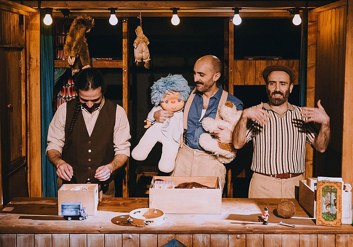 Alejandro López, Julián Sáenz-López y Diego Solloa en una escena de 'Feriantes'.