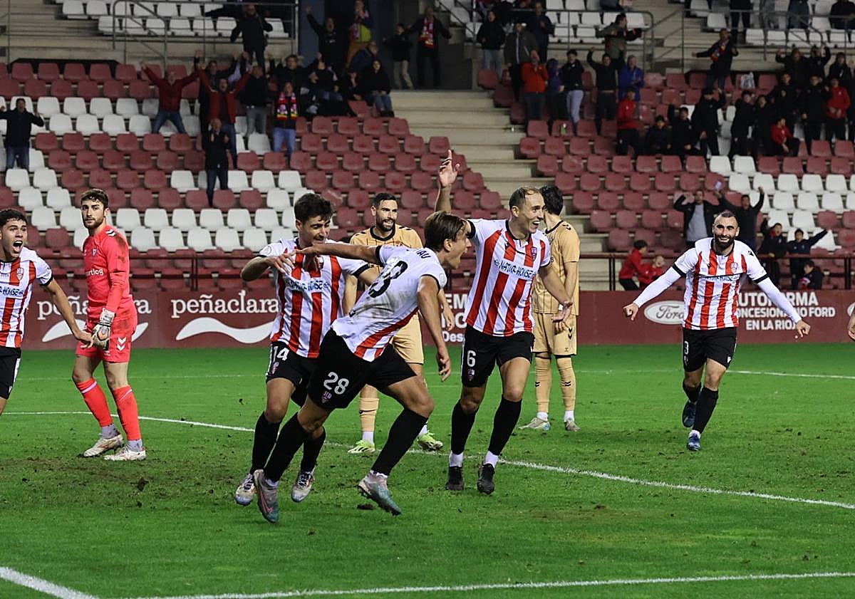 Imagen principal - La UD Logroñés se carga al Eibar