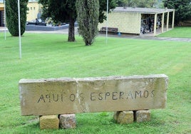 La célebre e irrebatible inscripción del cementerio de Lardero, 'Aqui os esperamos'