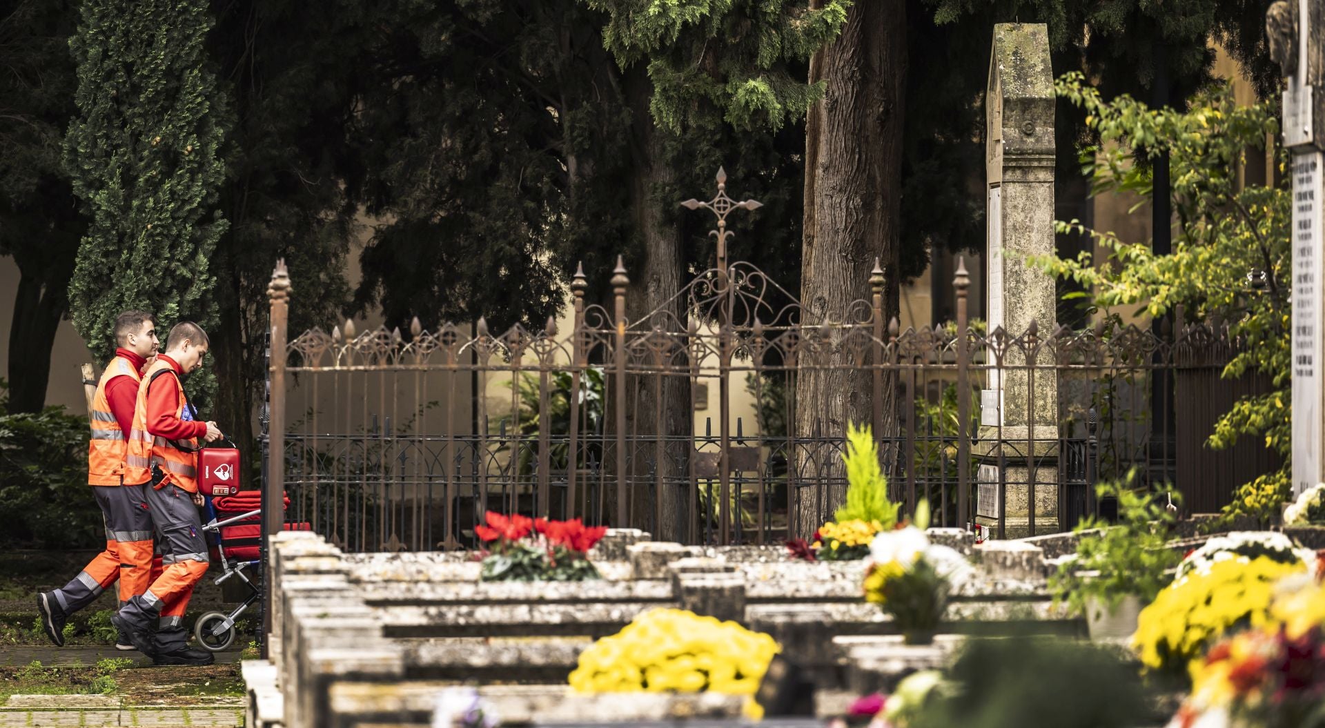 Logroño acude al cementerio a recordar a sus fallecidos