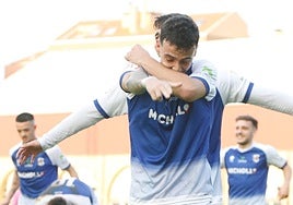 Mario celebra el segundo de los goles del Arnedo.