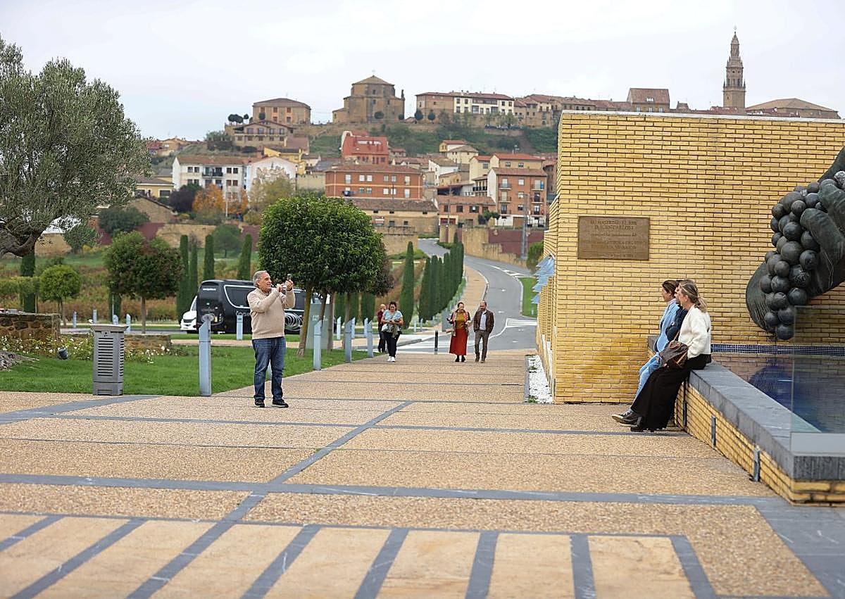 Imagen secundaria 1 - El enoturismo sigue imparable en La Rioja y se abre al mundo