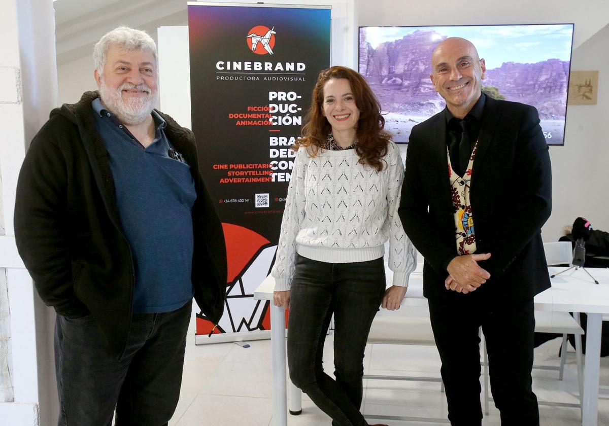 José Javier Íñigo, Ana Montenegro y Álvaro Ochoa en la presentación del cortometraje a la prensa.