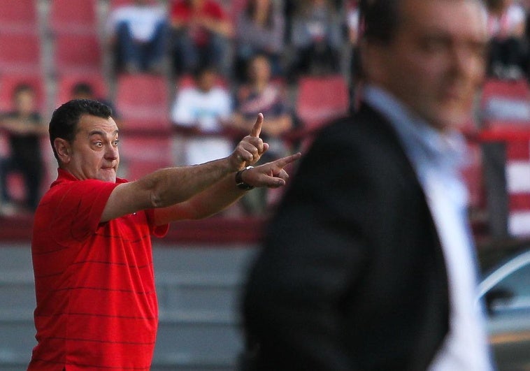 Carlos Pouso, con el Mirandés en Las Gaunas, en el año 2011.