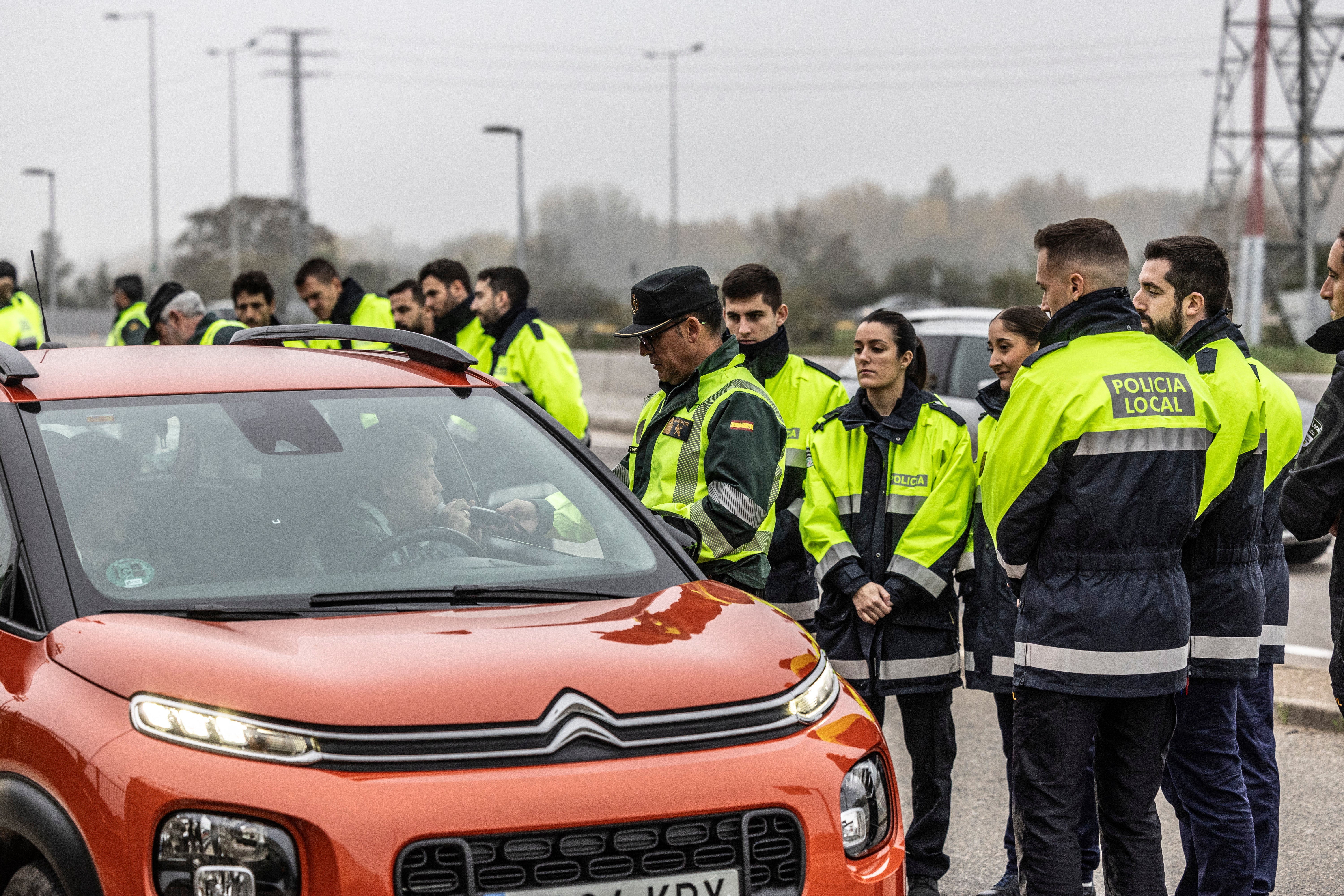 45 policías locales comienzan sus prácticas en controles de alcohol y drogas