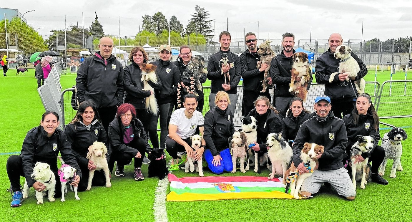 Los participantes riojanos en el X Campeonato de España de Agility celebrado del 1 al 3 de noviembre de 2024 en Yunquera de Henares (Guadalajara).