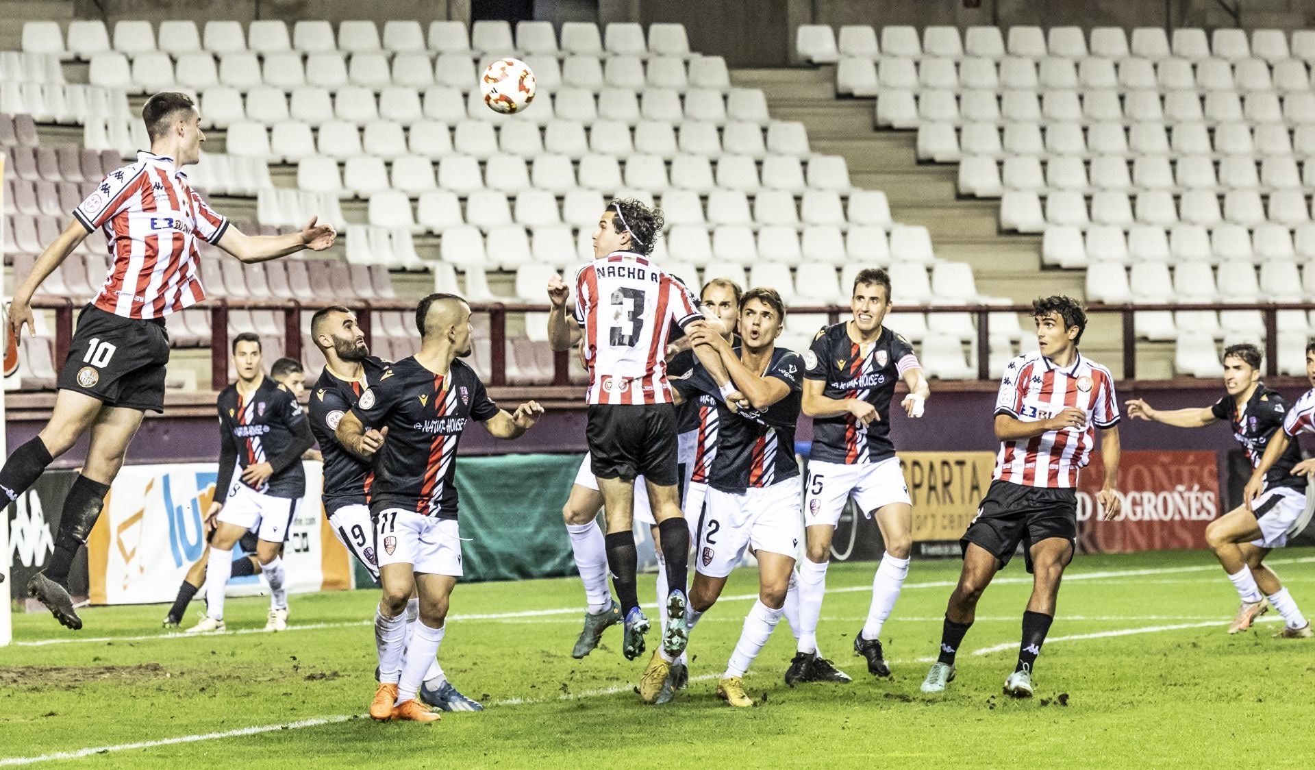 El partido SD Logroñés-UD Logroñés