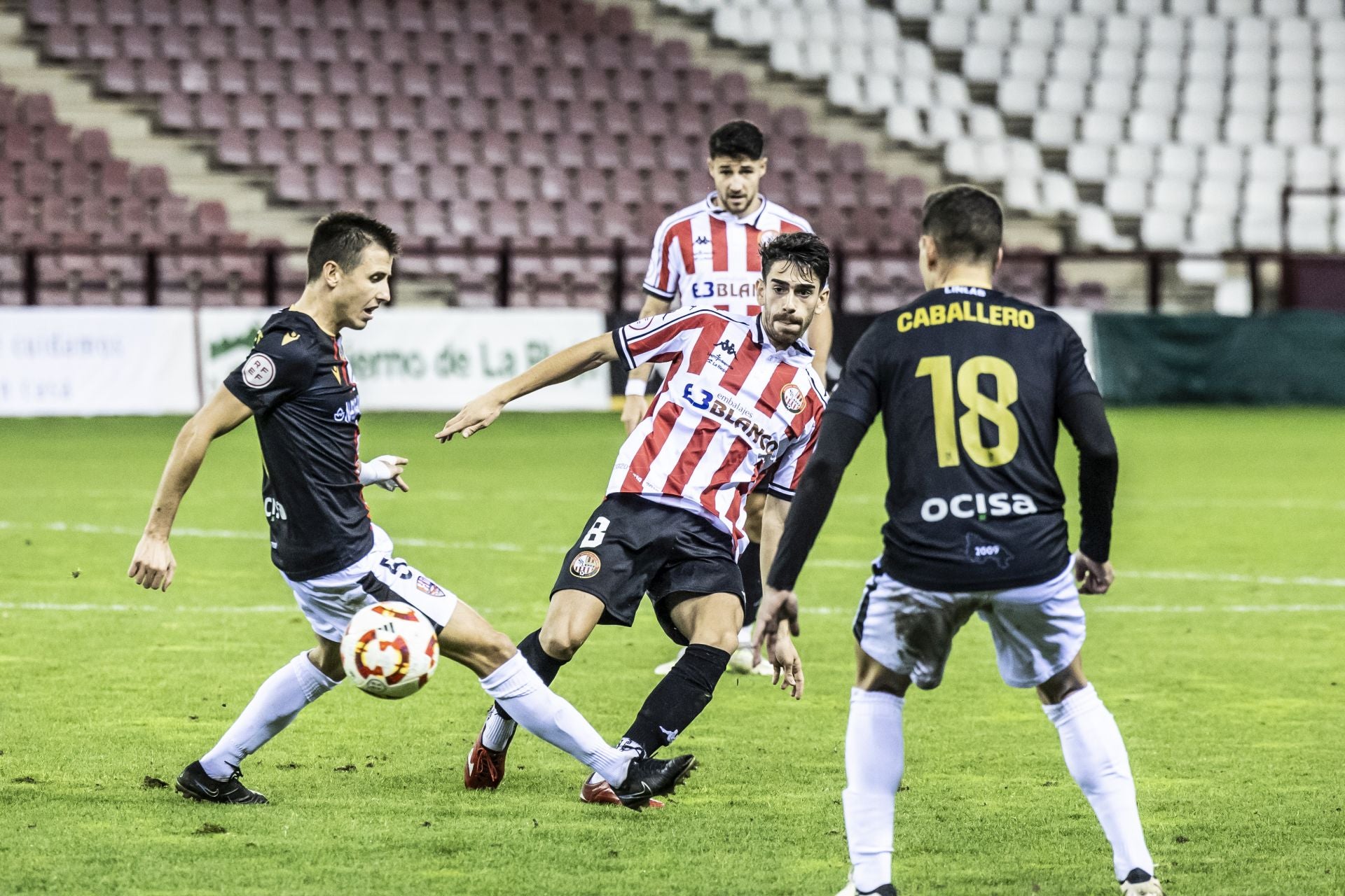 El partido SD Logroñés-UD Logroñés