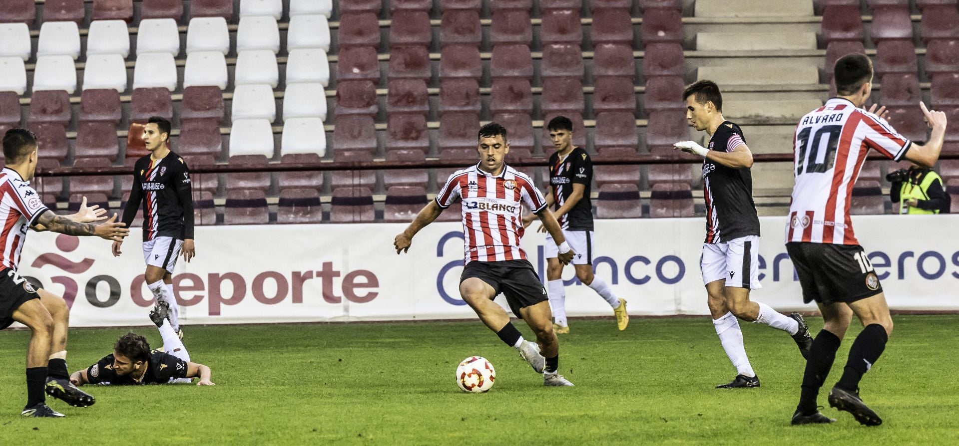 El partido SD Logroñés-UD Logroñés