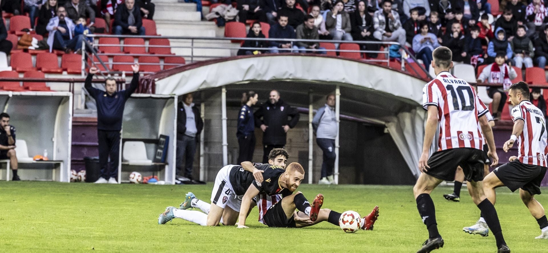 El partido SD Logroñés-UD Logroñés