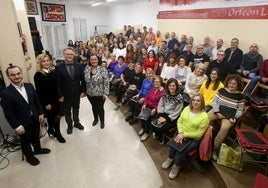 El Orfeón Logroñés ensayando con el director Andriy Yurkevych y la soprano Olga Busuioc, el lunes en su sede logroñesa.