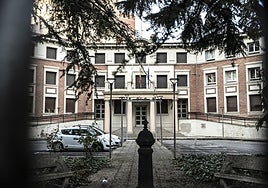 Fachada principal de la sede de la Consejería de Salud y Políticas Sociales, donde se ubica la Dirección General de Servicios Sociales.
