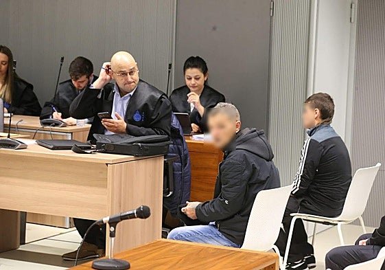 Los acusados por el crimen de Cuzcurrita, en la sesión de este viernes.