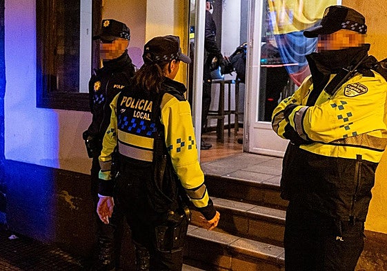 La Policía de Logroño formuló 42 denuncias por orinar en la calle este fin de semana