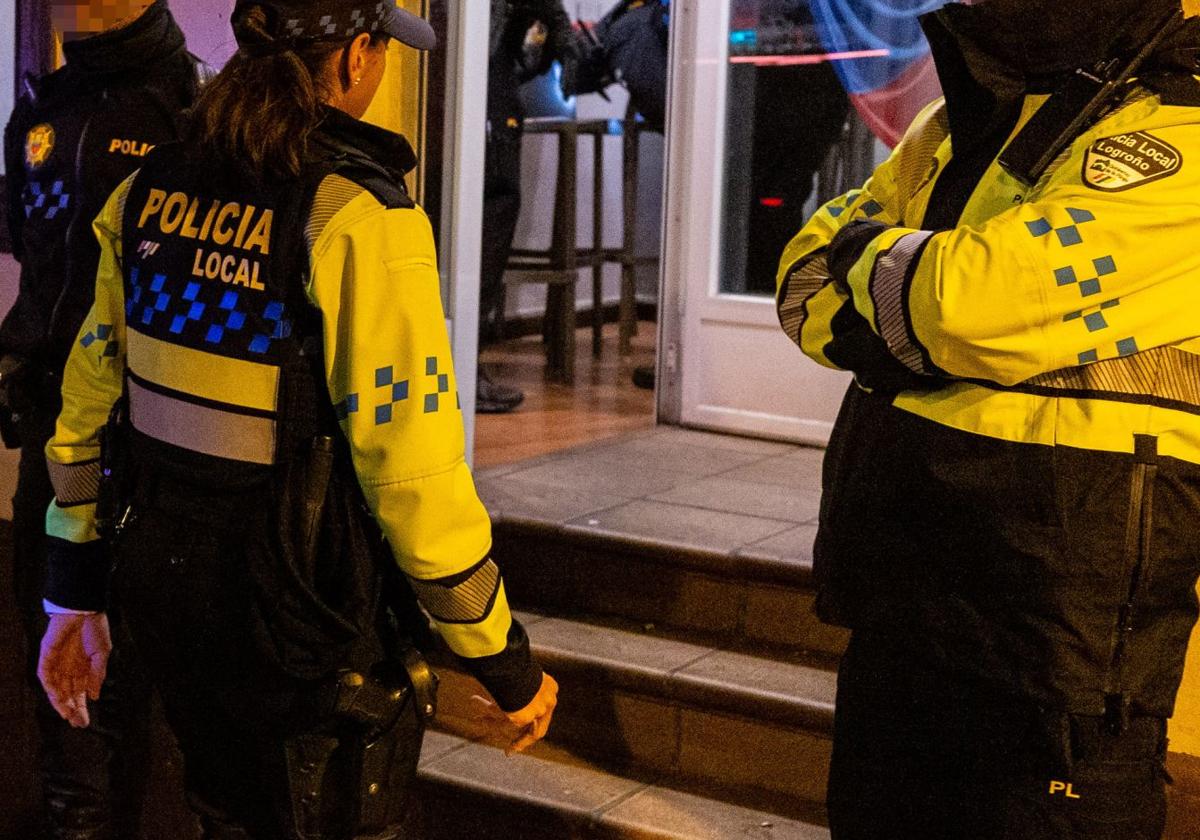 La Policía de Logroño formuló 42 denuncias por orinar en la calle este fin de semana