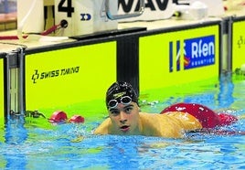 Iván Martínes Sota dentro de la piscina del Campeonato de España Absoluto de piscina corta en el que se proclamó ganador en las pruebas de 50 y 100 metros espalda.