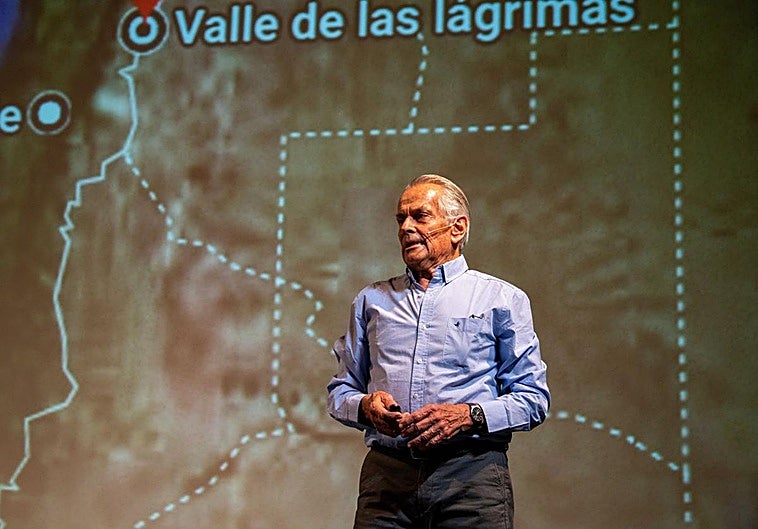 Eduardo Strauch, durante una de sus conferencias.