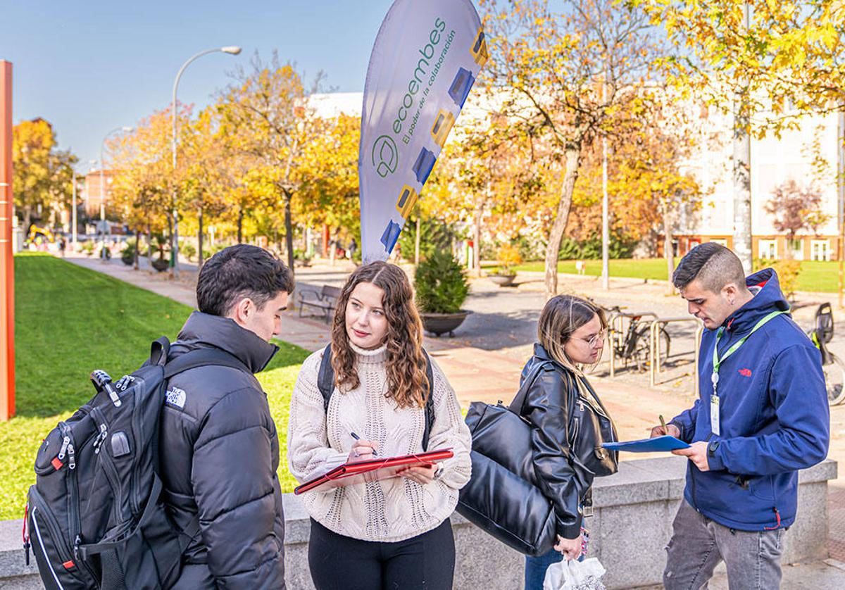 La UR y Ecoembes impulsan una campaña de concienciación sobre la importancia del reciclaje.