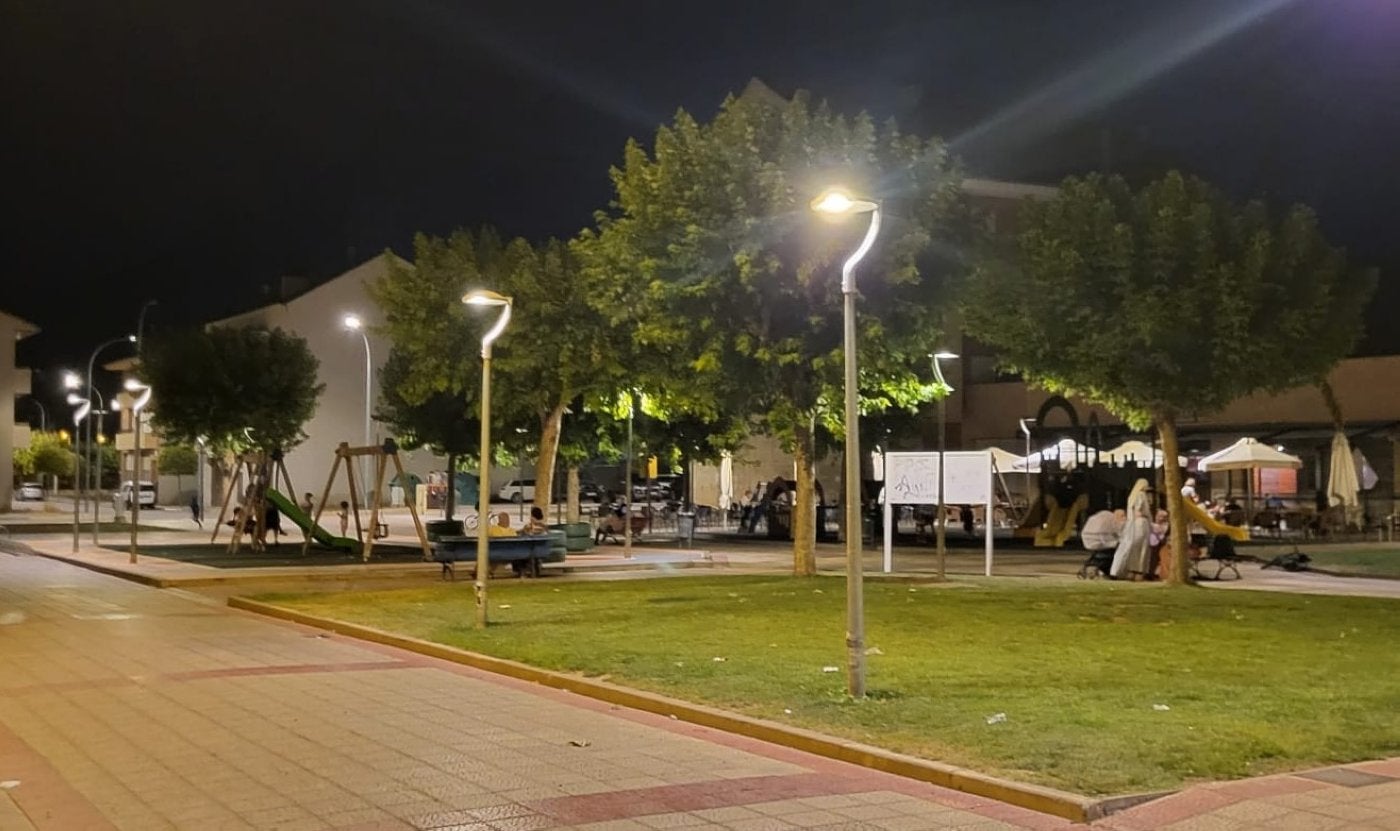 Nueva iluminación exterior en un parque de Autol.