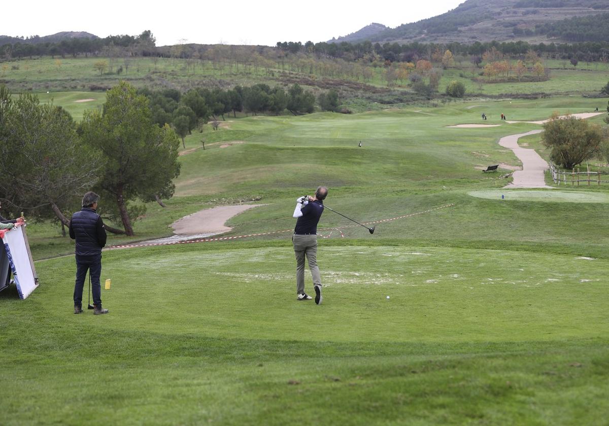 Gonzalo Cadarso inicia su recorrido por uno de los hoyos de La Grajera.