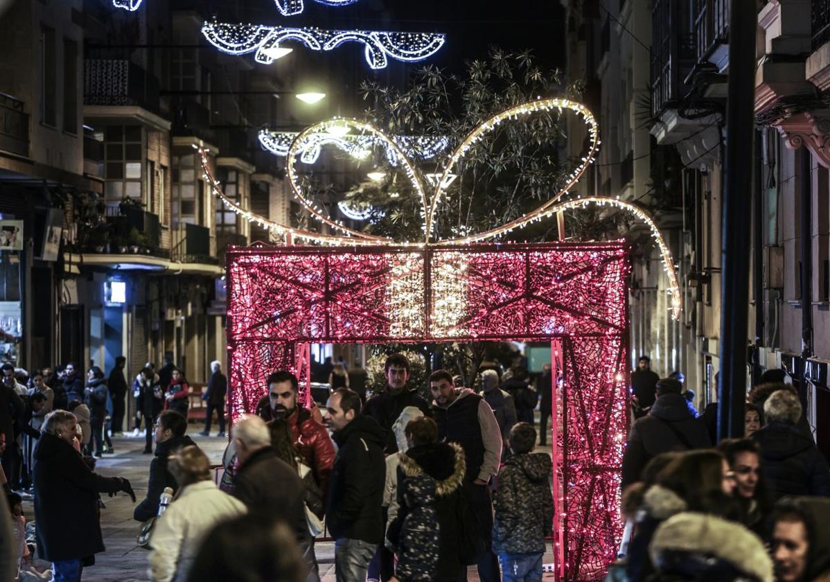 Regalo navideño colocado en las Cien Tiendas en 2023.