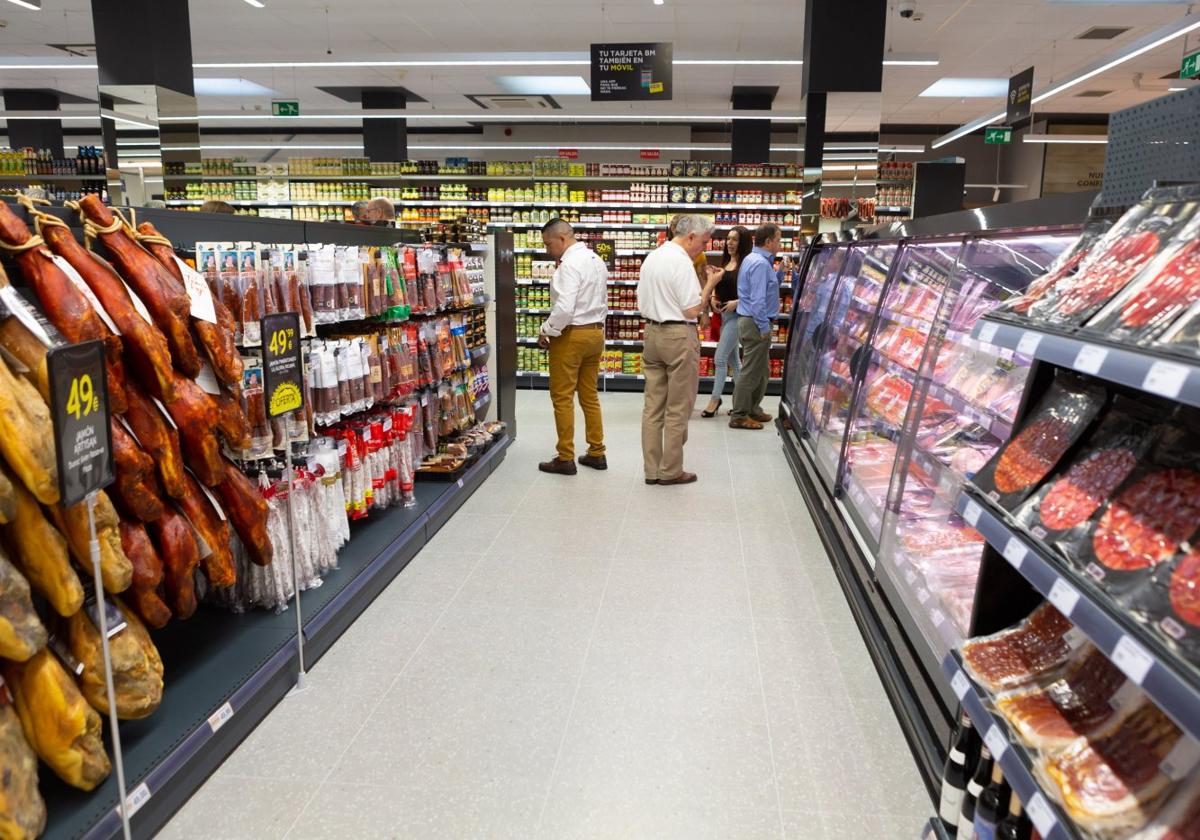 La decisión de que el 9 de junio pueda abrir el comercio enciende la polémica