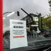 Cartel indicativo de los servicios mínimos realizados en la última huelga de autobuses.