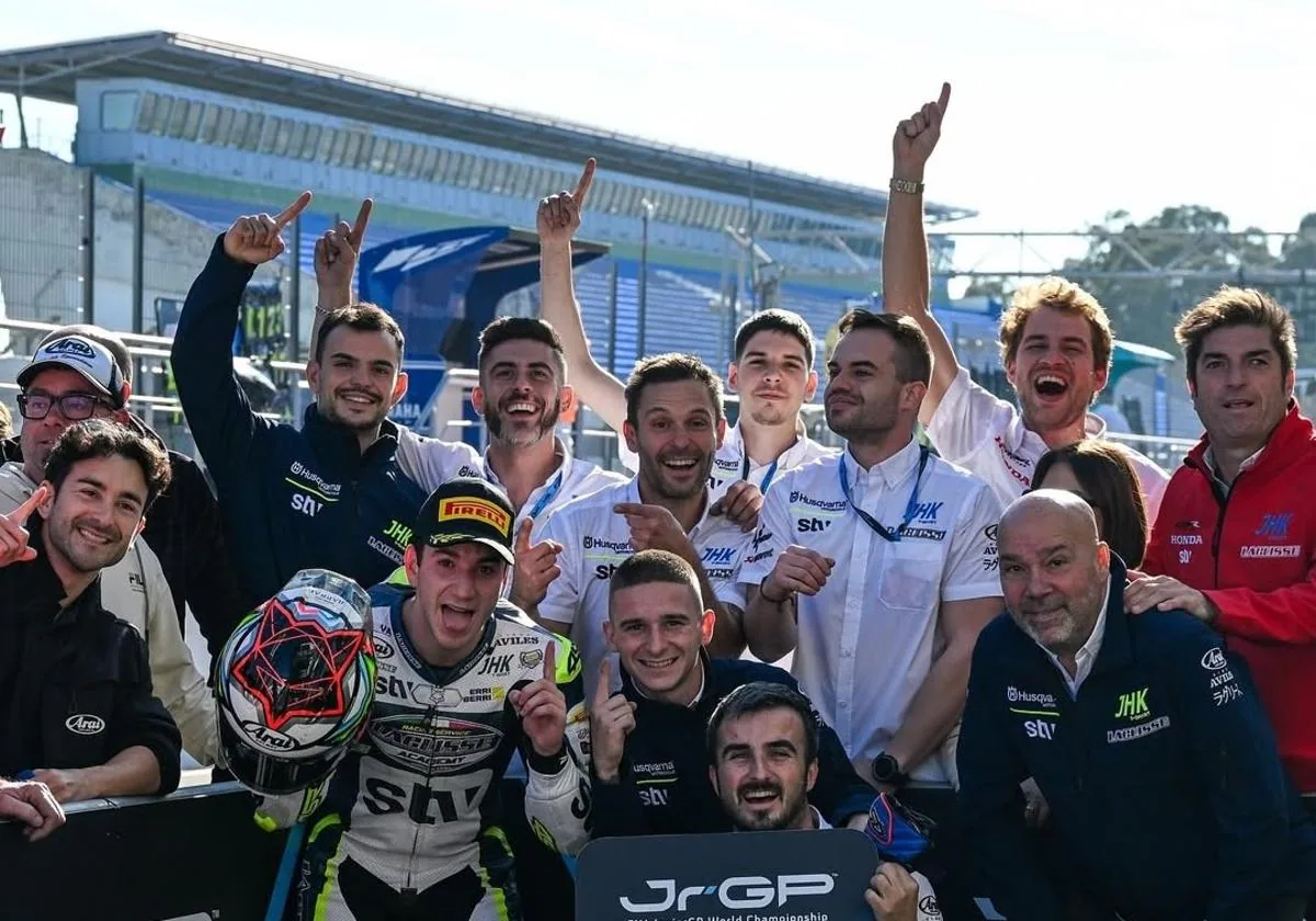 Orradre y su equipo celebran el éxito en Estoril.