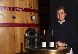 Mario Entrena, en la sala de tinas de Bodegas Perica.