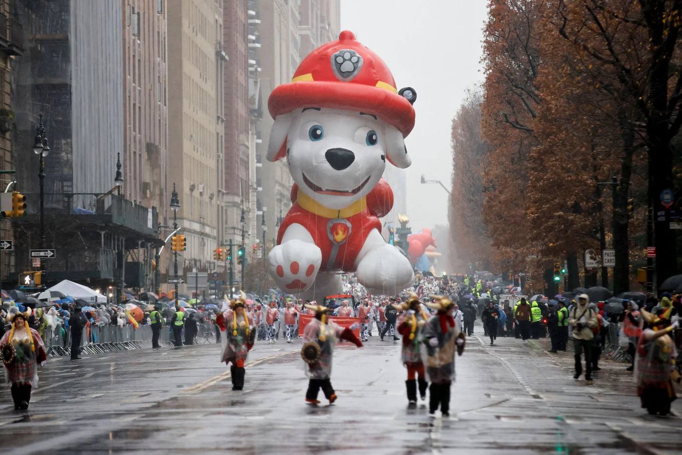 La lluvia deslució la celebración de este tradicional evento conocido por sus figuras de globos gigantes.