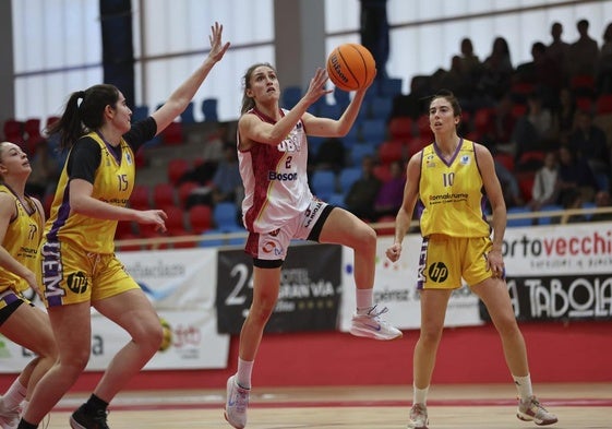 Mónica Alonso entra a canasta.