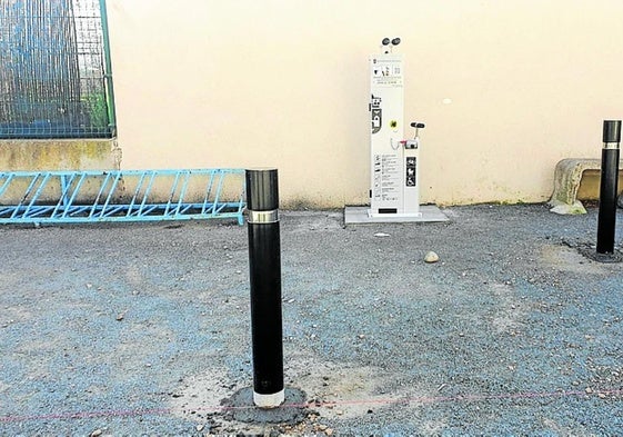 La estación está junto a la zona deportiva de Herce.