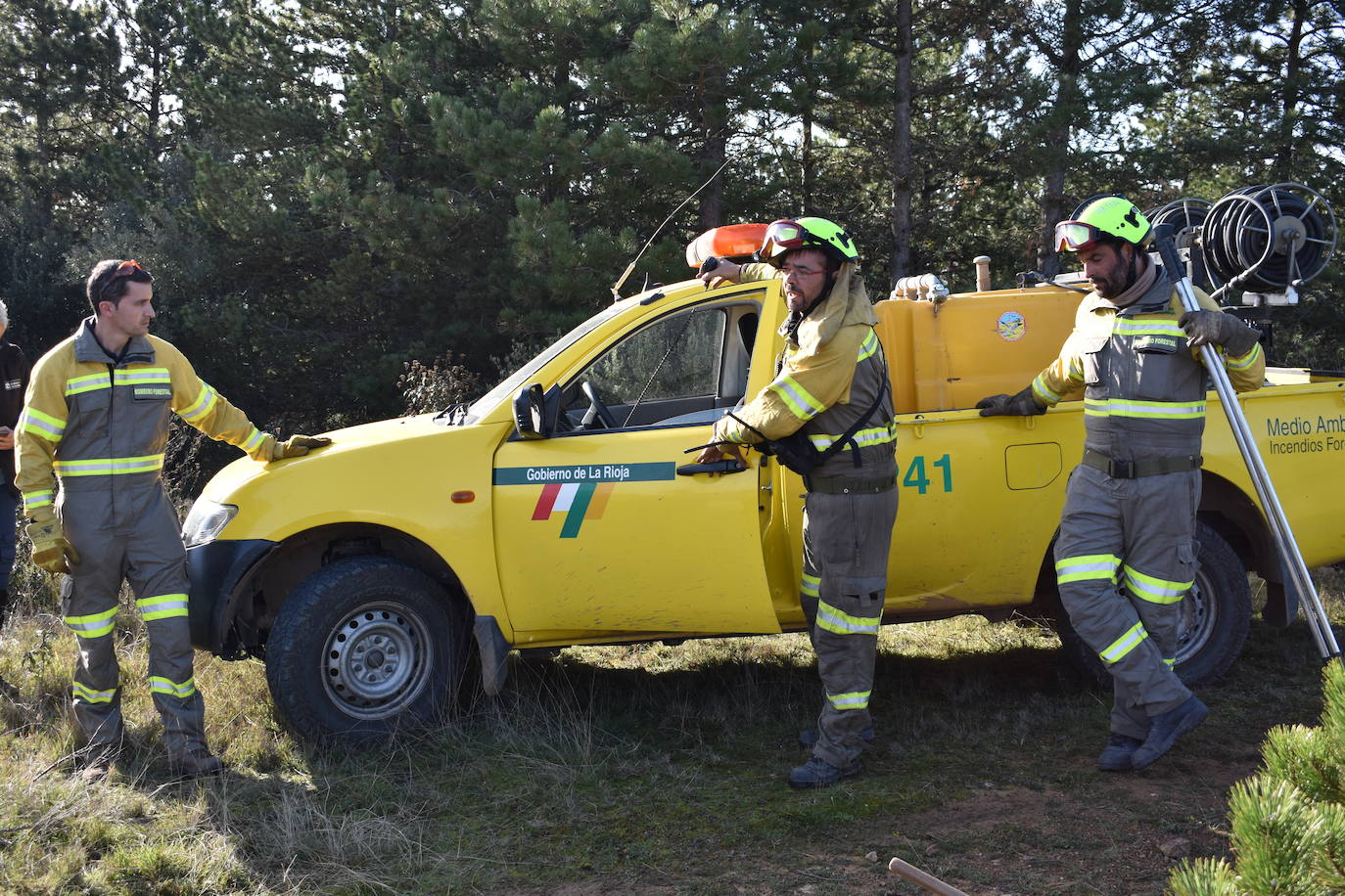 Los alumnos de FP de forestales aprenden en el terreno a combatir las llamas