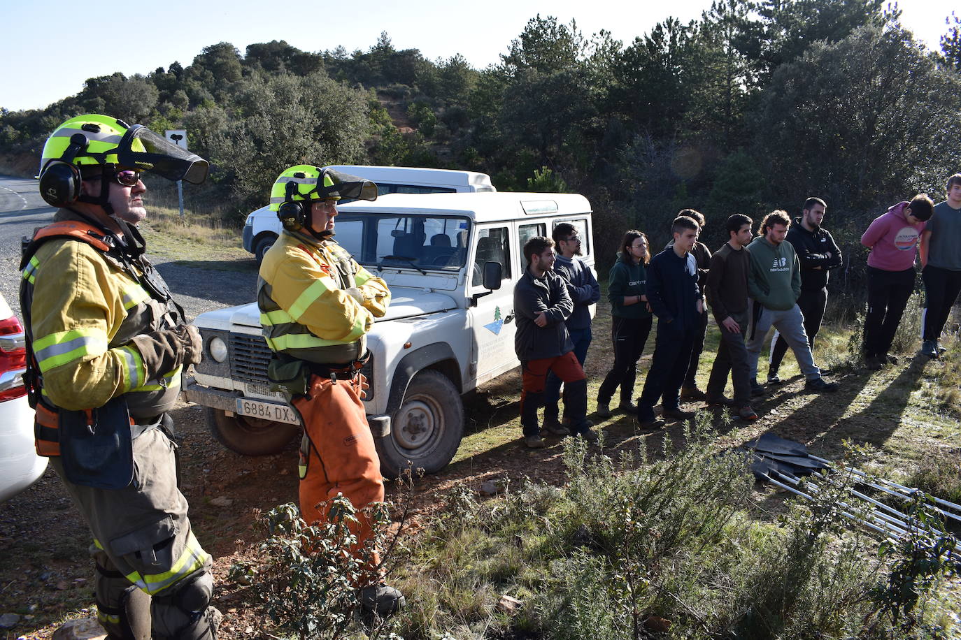 Los alumnos de FP de forestales aprenden en el terreno a combatir las llamas