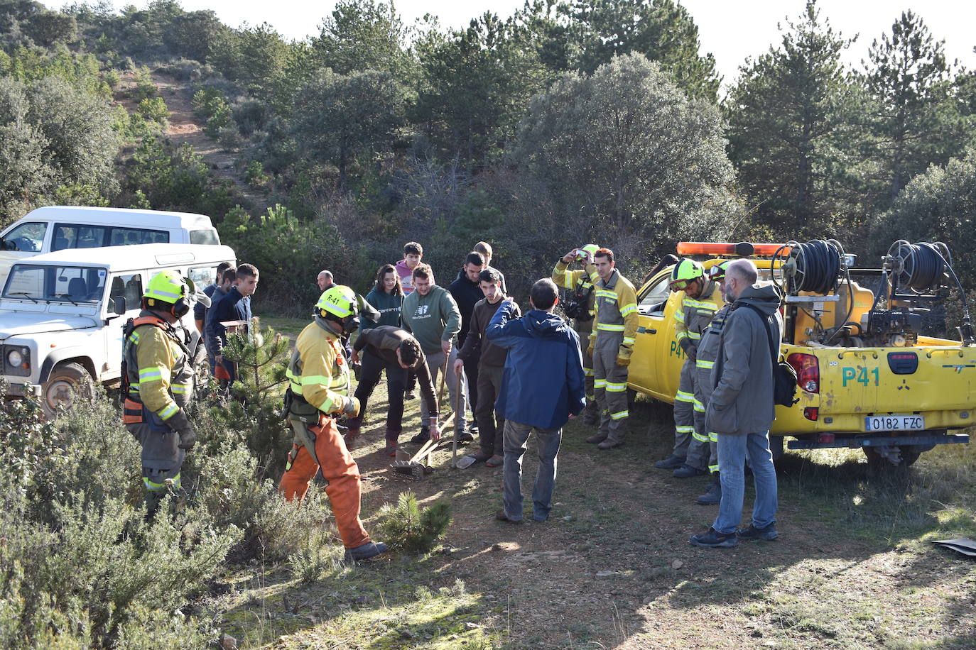 Los alumnos de FP de forestales aprenden en el terreno a combatir las llamas