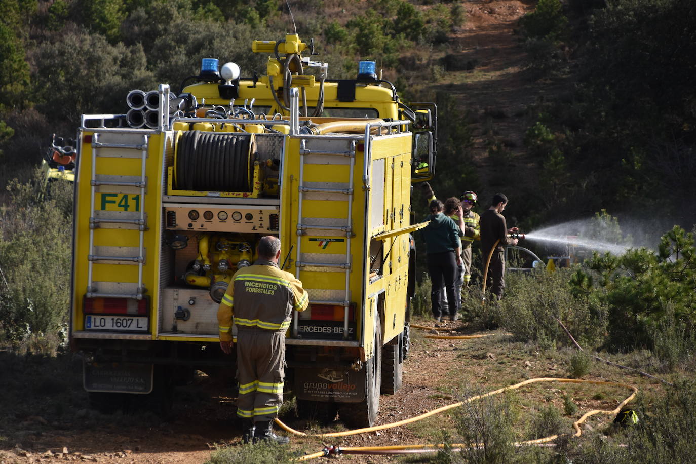 Los alumnos de FP de forestales aprenden en el terreno a combatir las llamas