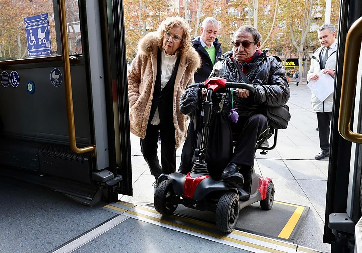 Los autobuses urbanos de Logroño incorporan nuevas señales sobre uso prioritario de espacios.