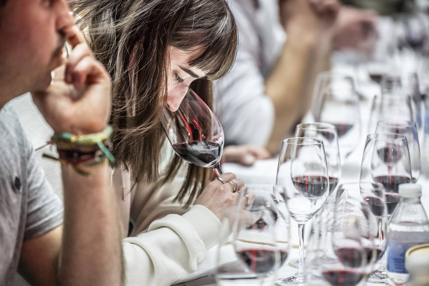 La cata con repóquer de vinos y de bodegueros, en imágenes