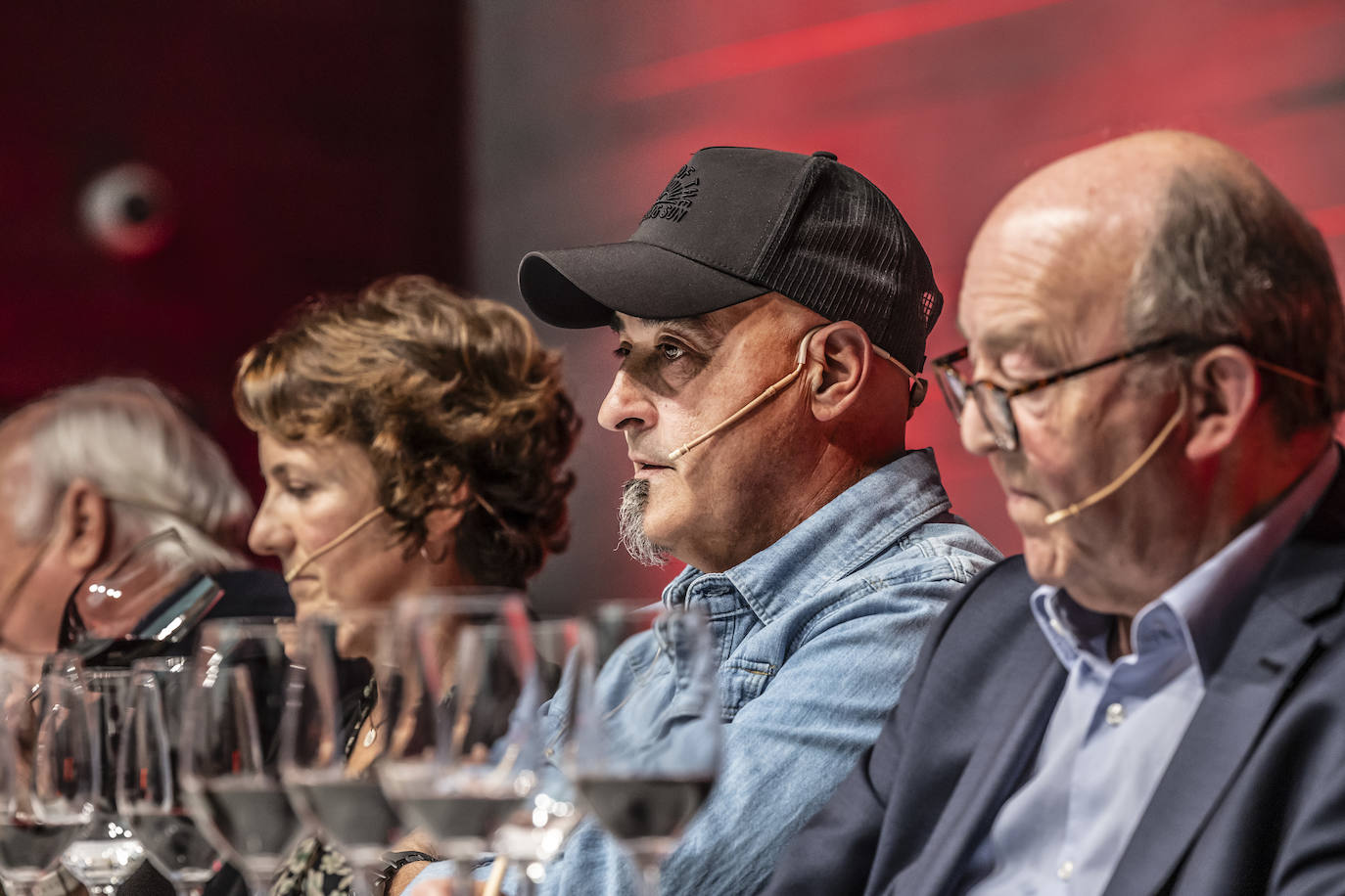 La cata con repóquer de vinos y de bodegueros, en imágenes