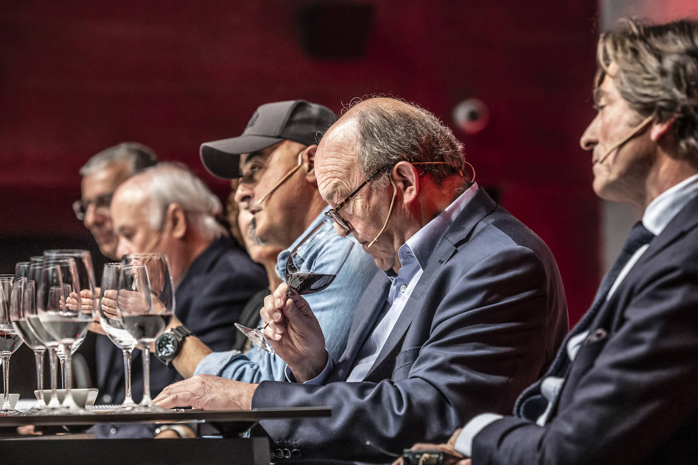 La cata con repóquer de vinos y de bodegueros, en imágenes