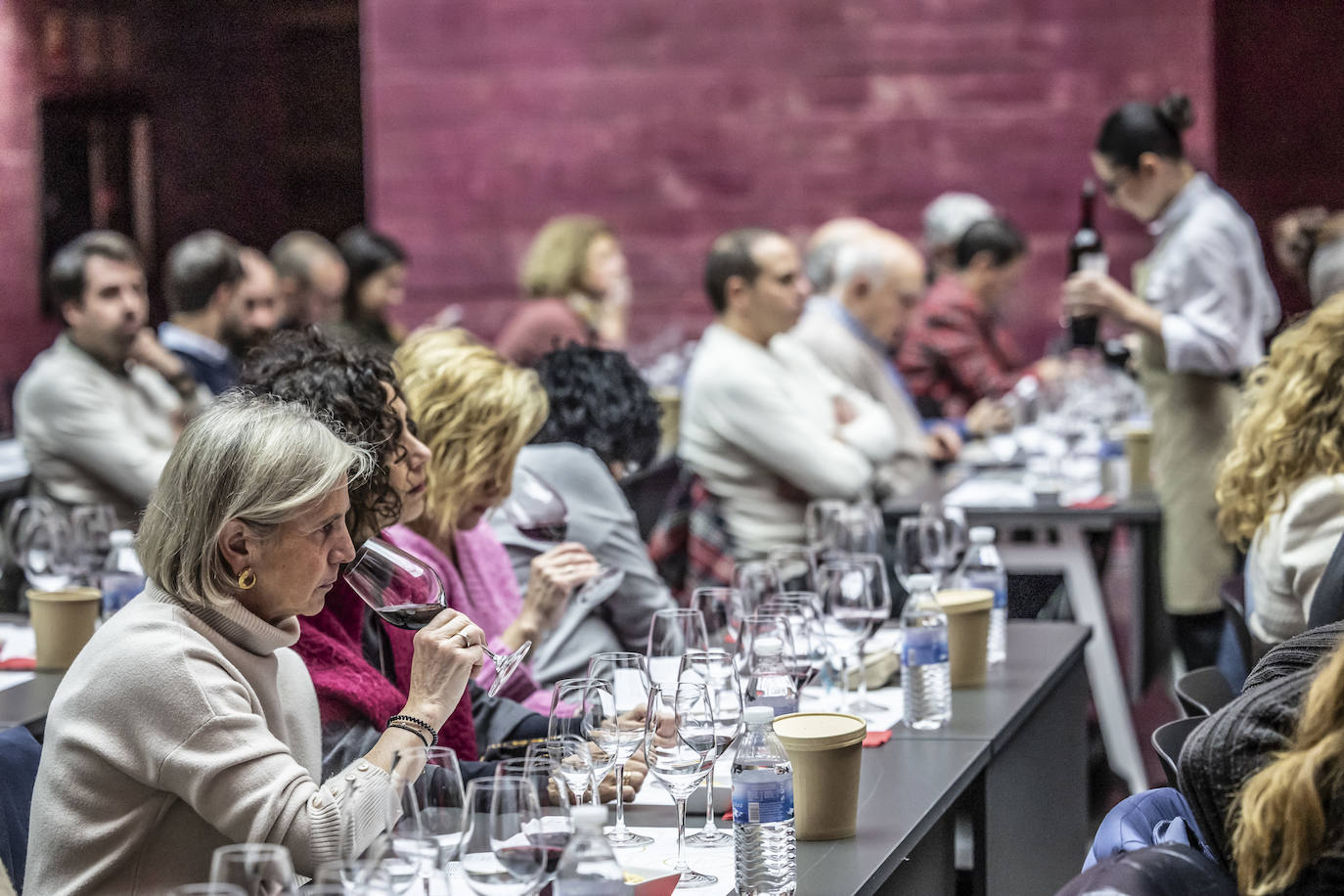 La cata con repóquer de vinos y de bodegueros, en imágenes