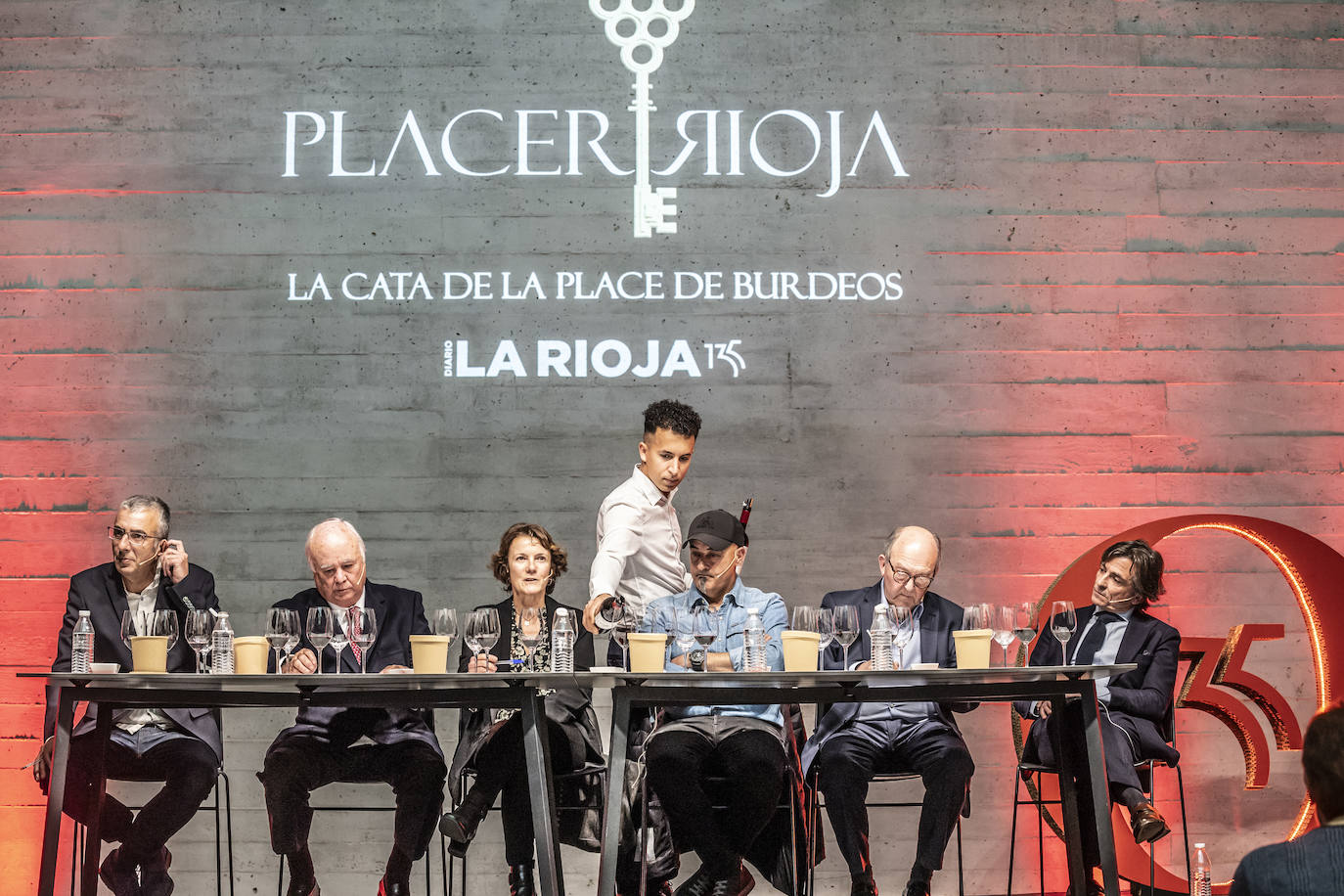 La cata con repóquer de vinos y de bodegueros, en imágenes